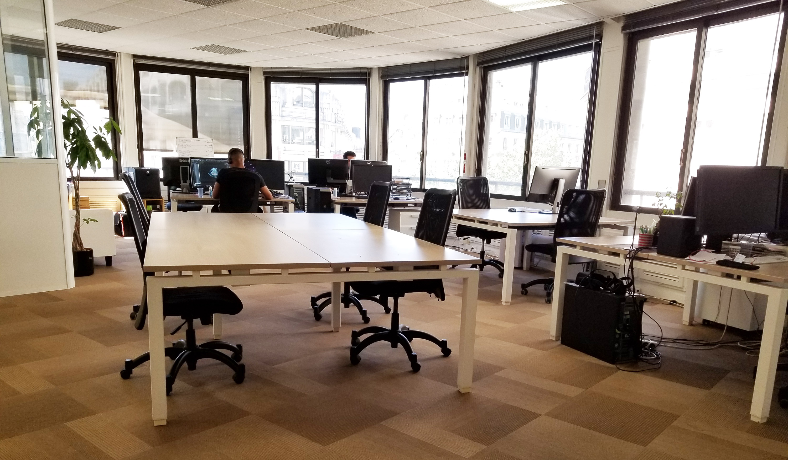 Location de postes de travail et salle de réunion