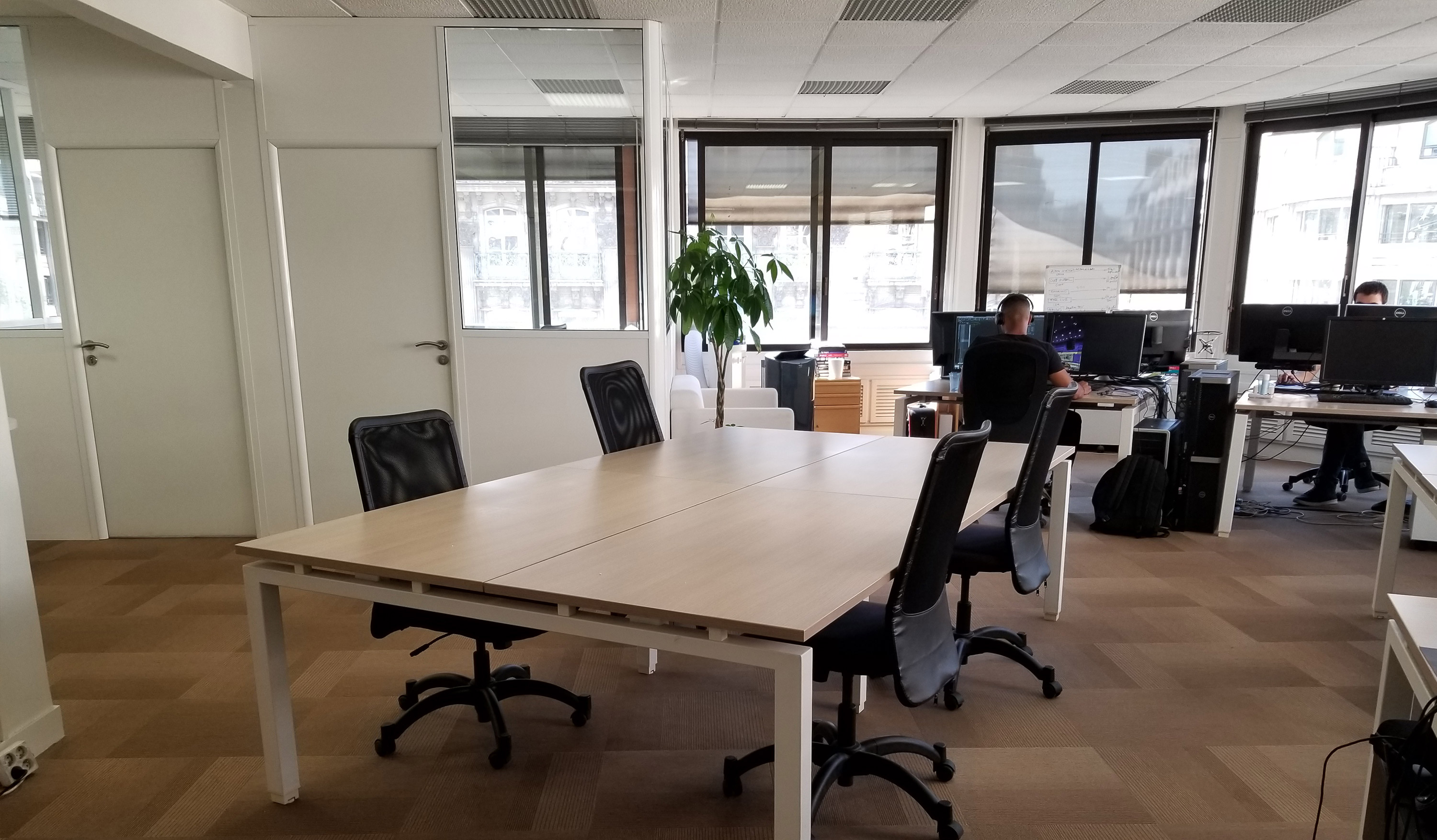 Location de postes de travail et salle de réunion